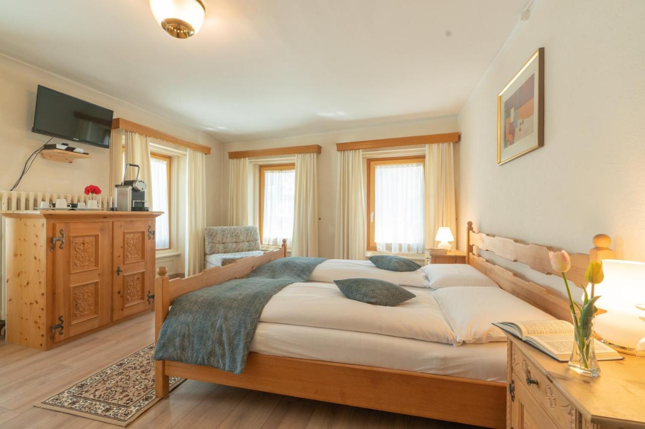 Hotel Alpina 체르네츠 외부 사진