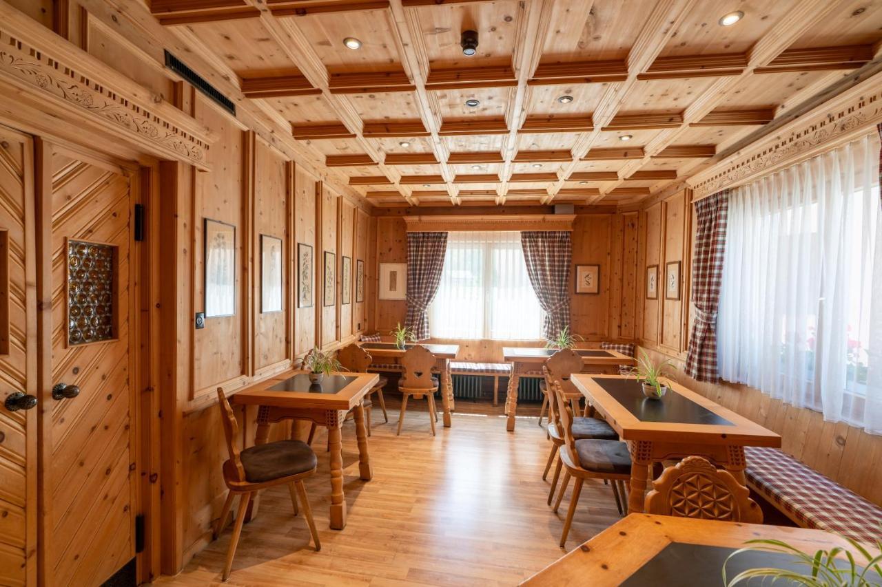 Hotel Alpina 체르네츠 외부 사진